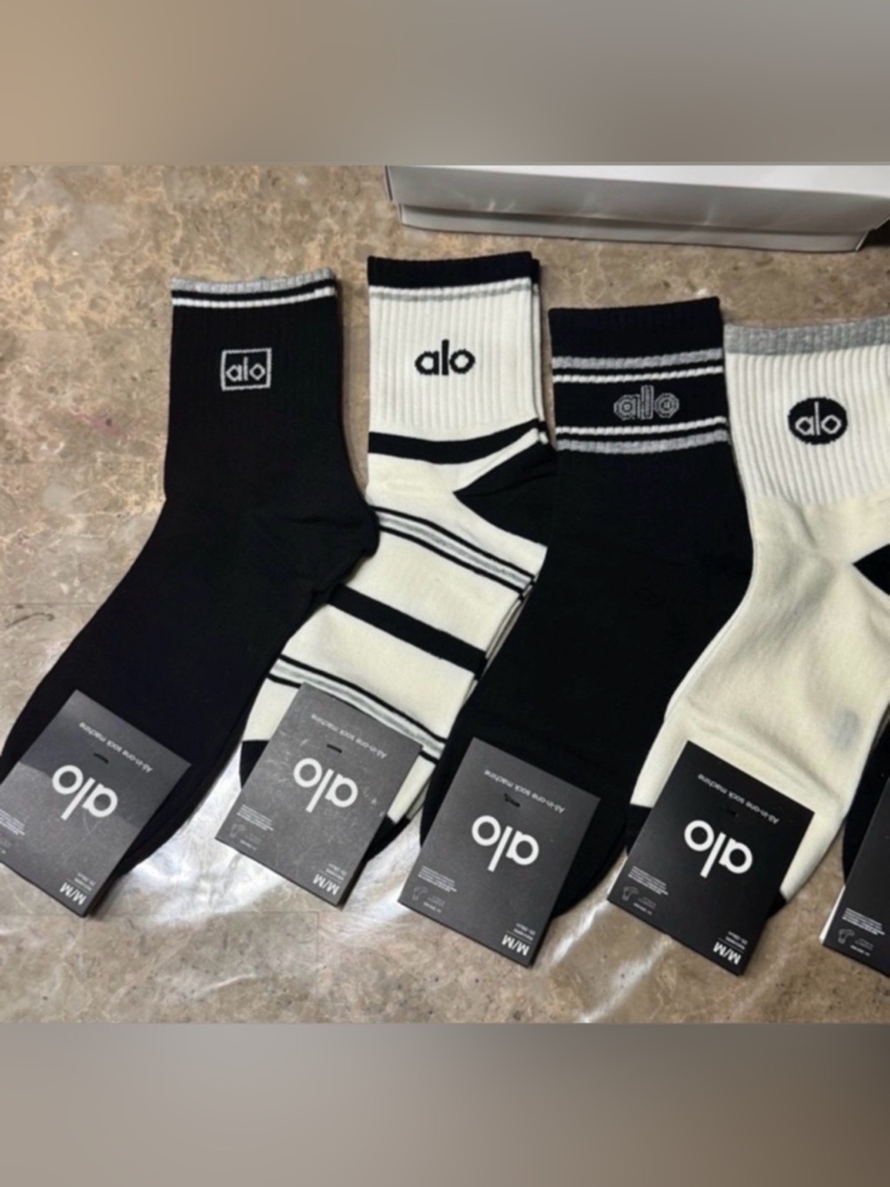 New Alo socks
New in box and with tags 
5 pairs size Medium
Unisex - Picture 4 of 8